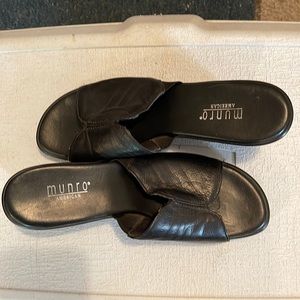 Black Munro block heel- narrow fit